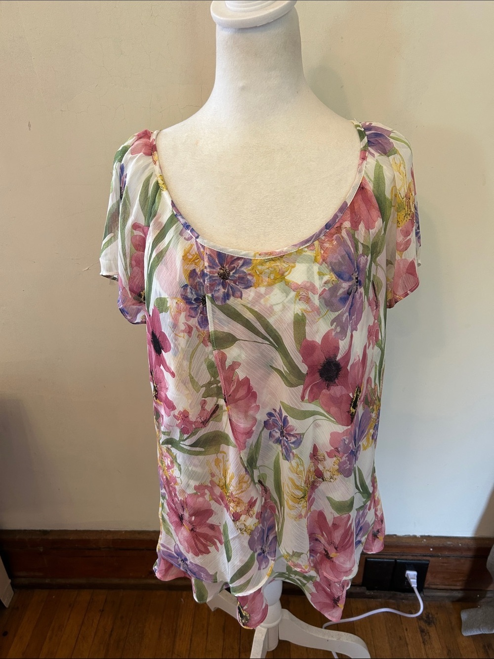 Joie Floral Scoop Neck Short Sleeve pink purple blouse Size XL EUC